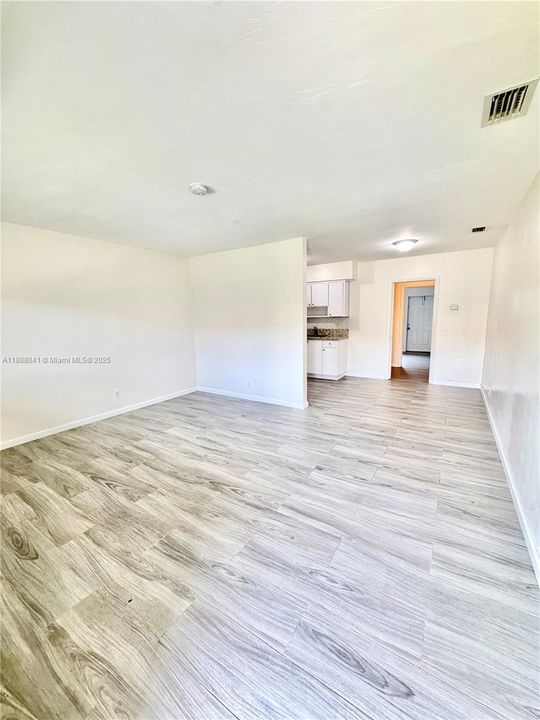 Active With Contract: $1,600 (1 beds, 1 baths, 630 Square Feet)