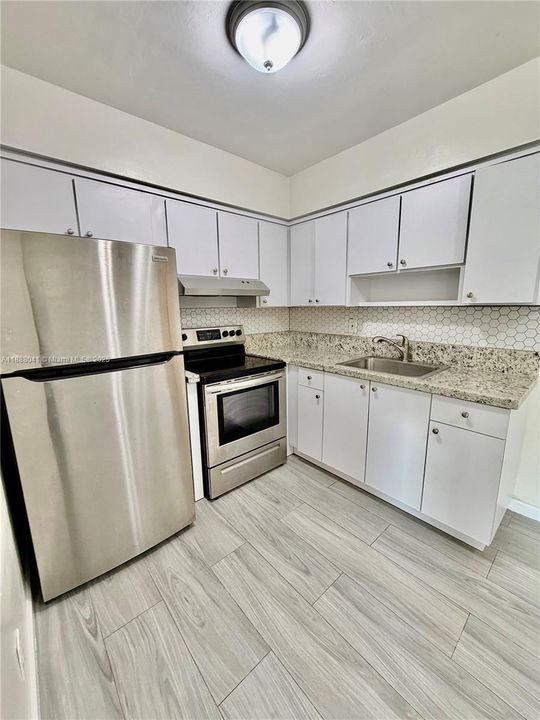 Active With Contract: $1,600 (1 beds, 1 baths, 630 Square Feet)
