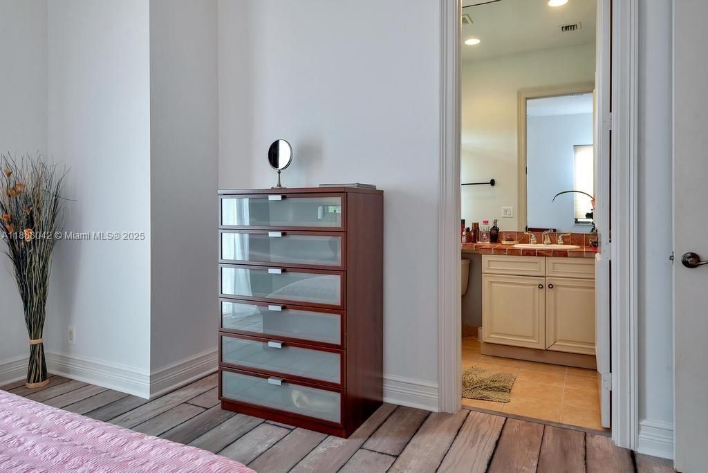 For Sale: $1,899,000 (5 beds, 4 baths, 4448 Square Feet)