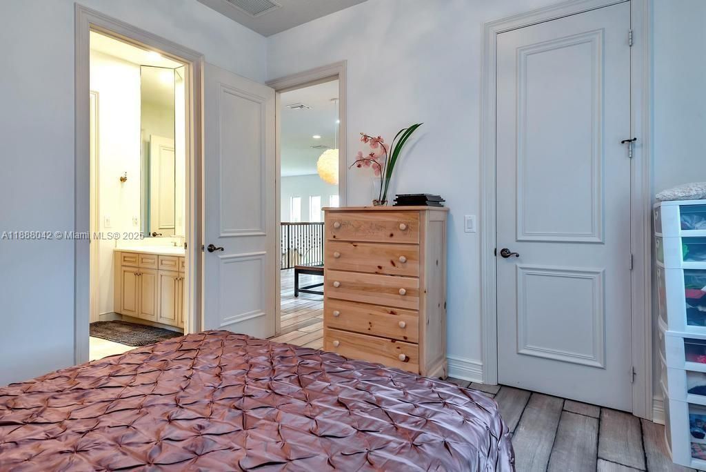 For Sale: $1,899,000 (5 beds, 4 baths, 4448 Square Feet)