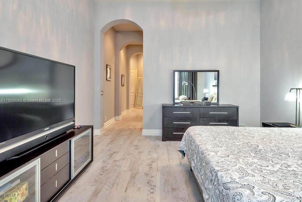 For Sale: $1,899,000 (5 beds, 4 baths, 4448 Square Feet)