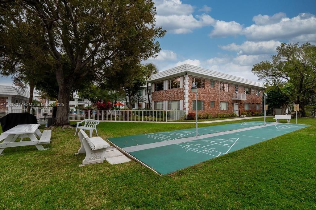 待售: $159,000 (2 贝兹, 2 浴室, 930 平方英尺)