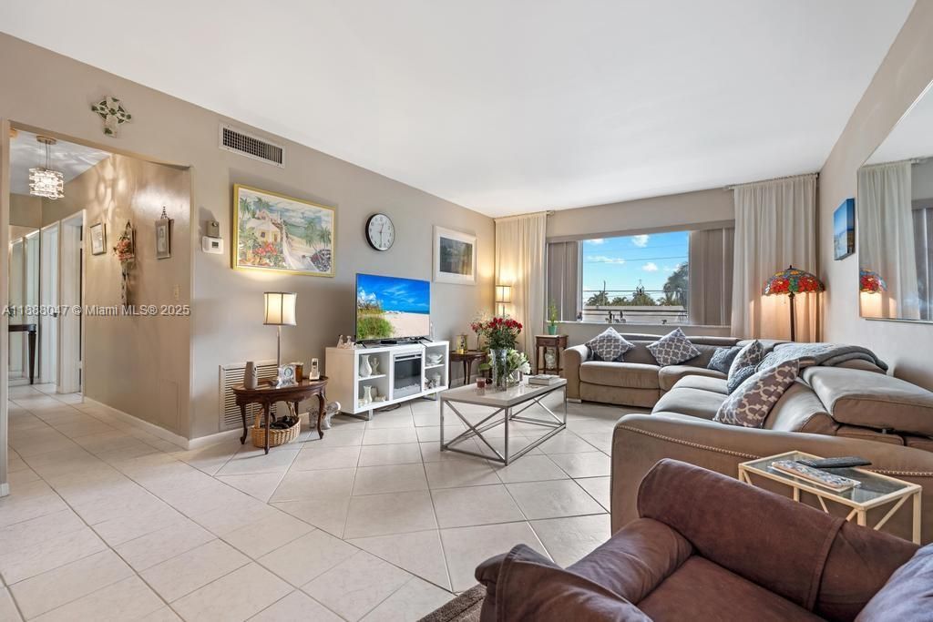 待售: $159,000 (2 贝兹, 2 浴室, 930 平方英尺)