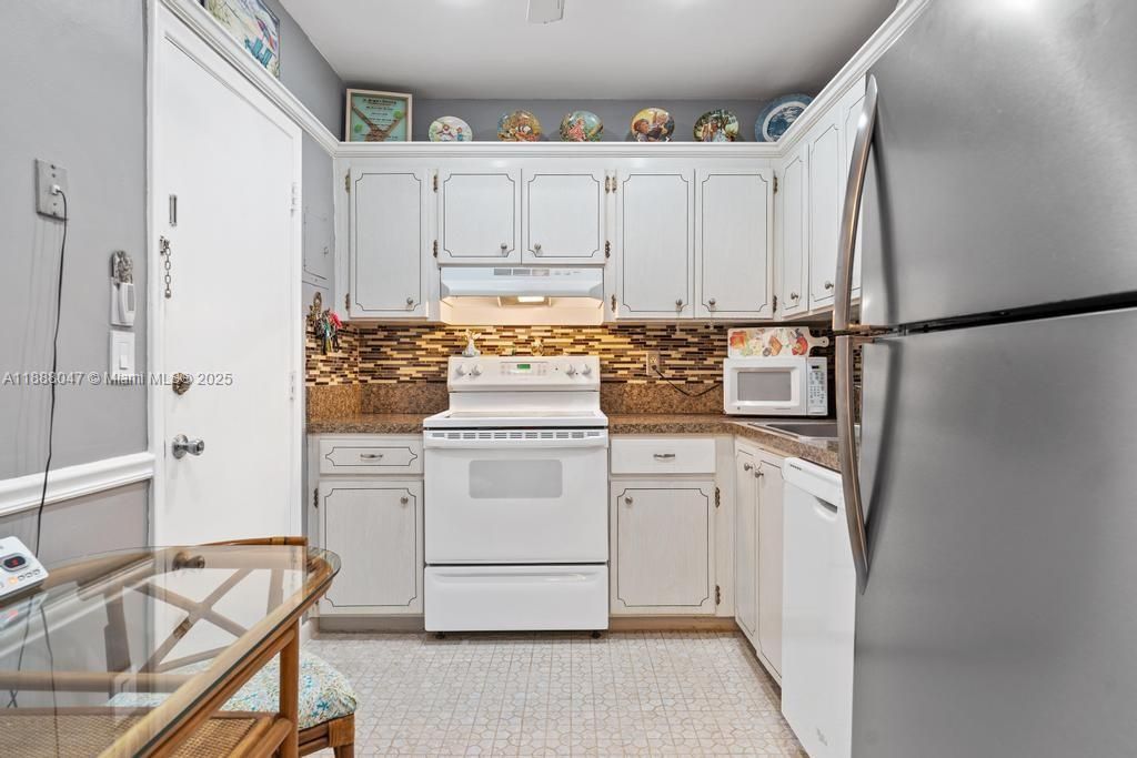 待售: $159,000 (2 贝兹, 2 浴室, 930 平方英尺)