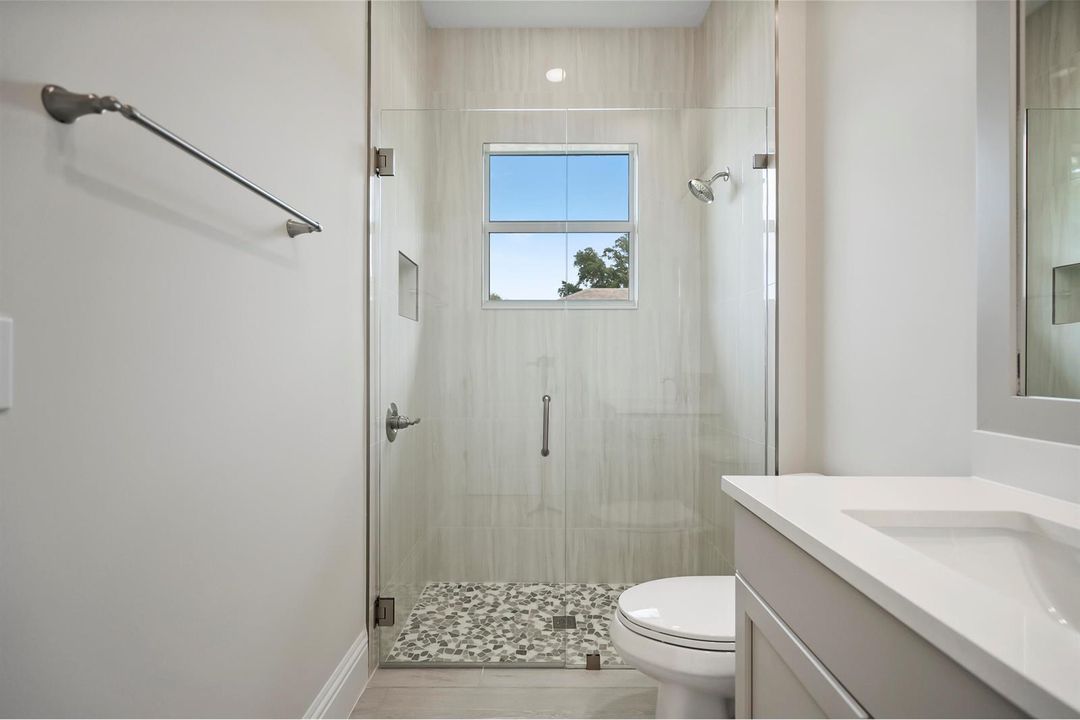 4232 Montagu Ave_Amaryllis_Lot 15_8