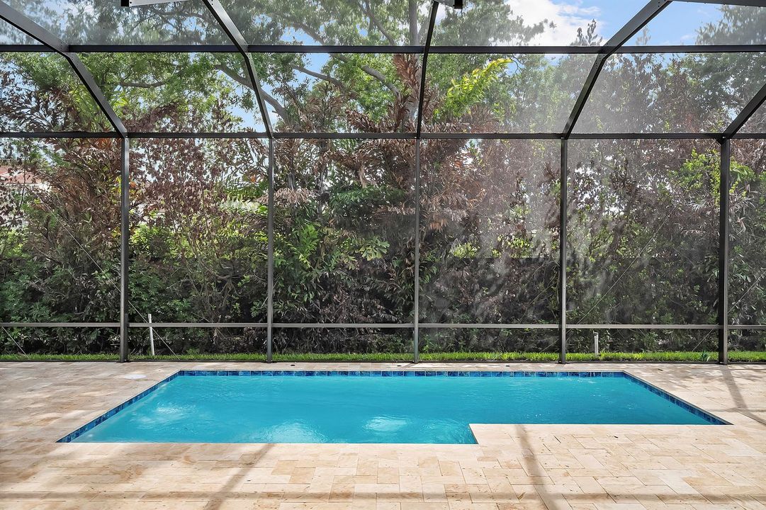 4232 Montagu Ave_Amaryllis_Lot 15_43