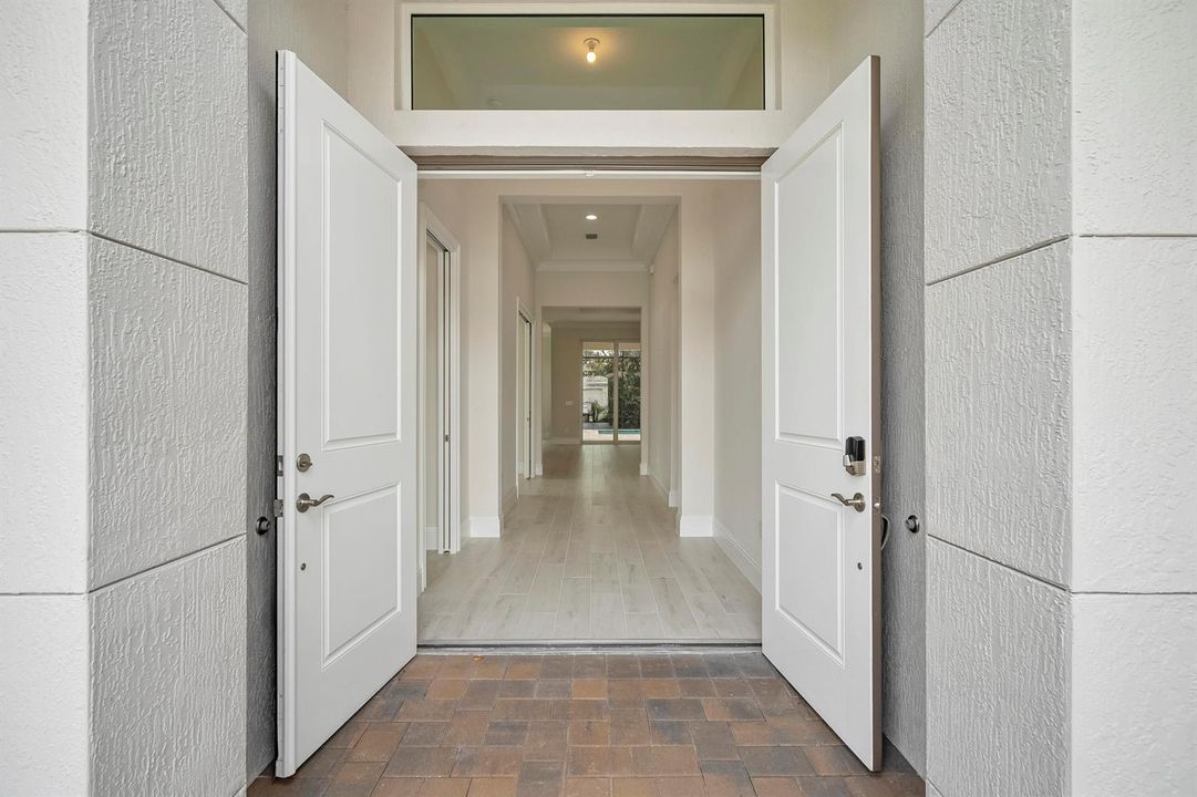 4232 Montagu Ave_Amaryllis_Lot 15_1