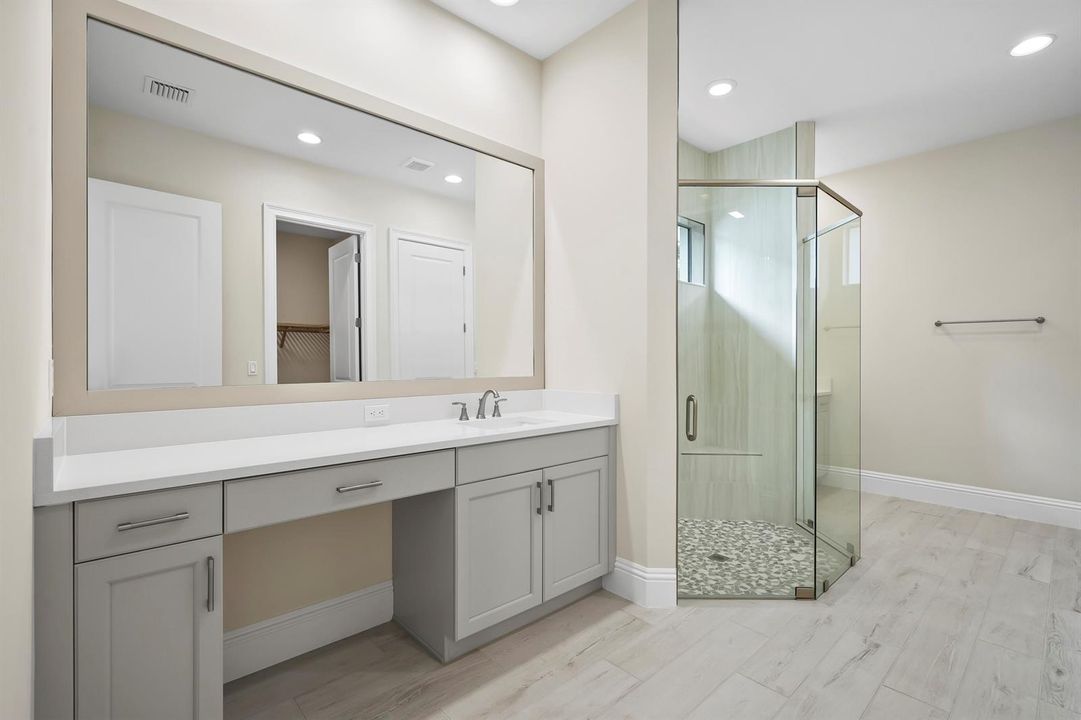 4232 Montagu Ave_Amaryllis_Lot 15_36
