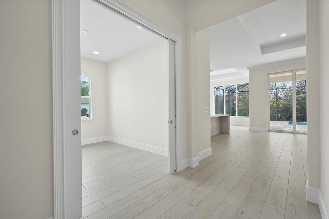 4232 Montagu Ave_Amaryllis_Lot 15_14