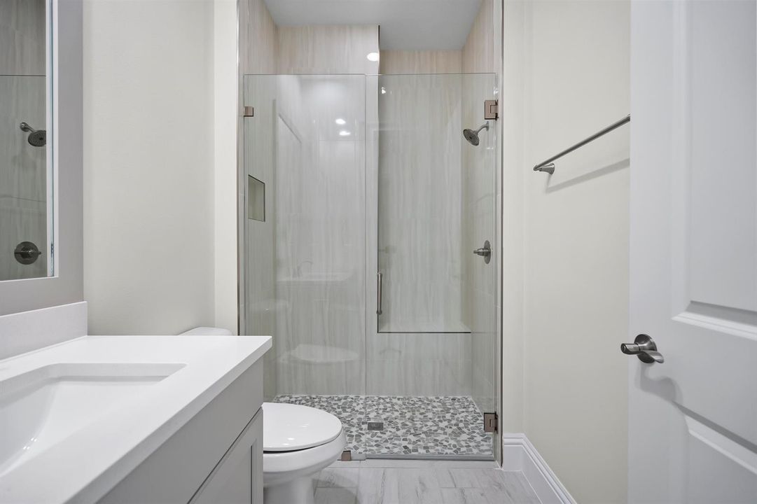 4232 Montagu Ave_Amaryllis_Lot 15_13