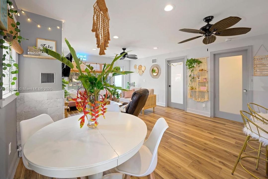 For Rent: $3,800 (2 beds, 1 baths, 806 Square Feet)