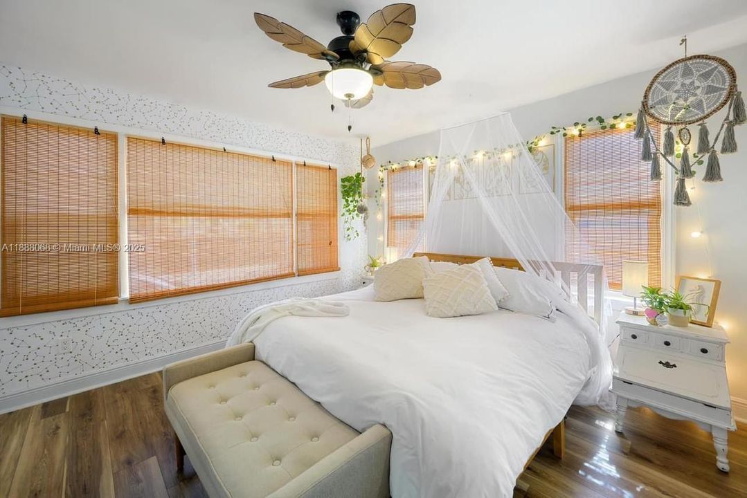 For Rent: $3,800 (2 beds, 1 baths, 806 Square Feet)