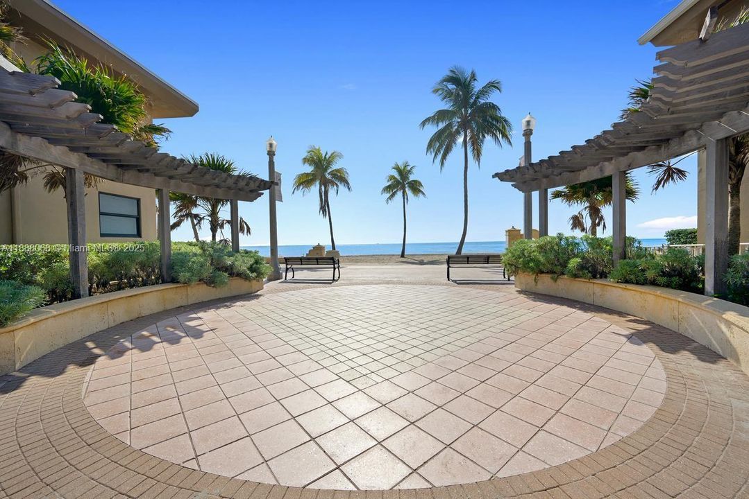 For Rent: $3,800 (2 beds, 1 baths, 806 Square Feet)