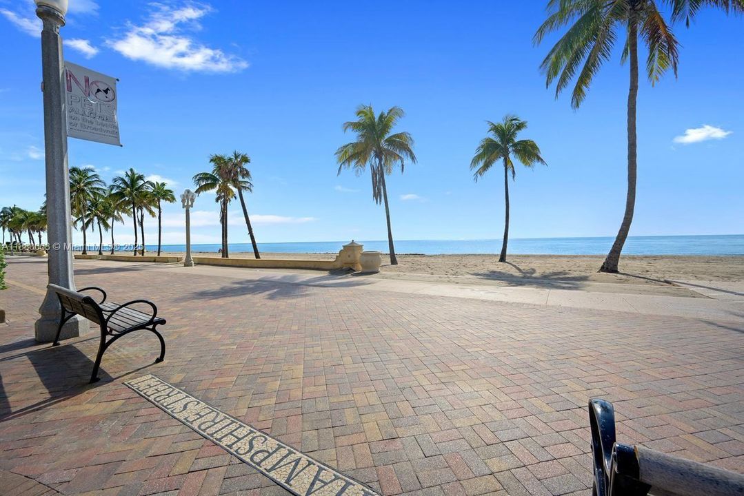 For Rent: $3,800 (2 beds, 1 baths, 806 Square Feet)