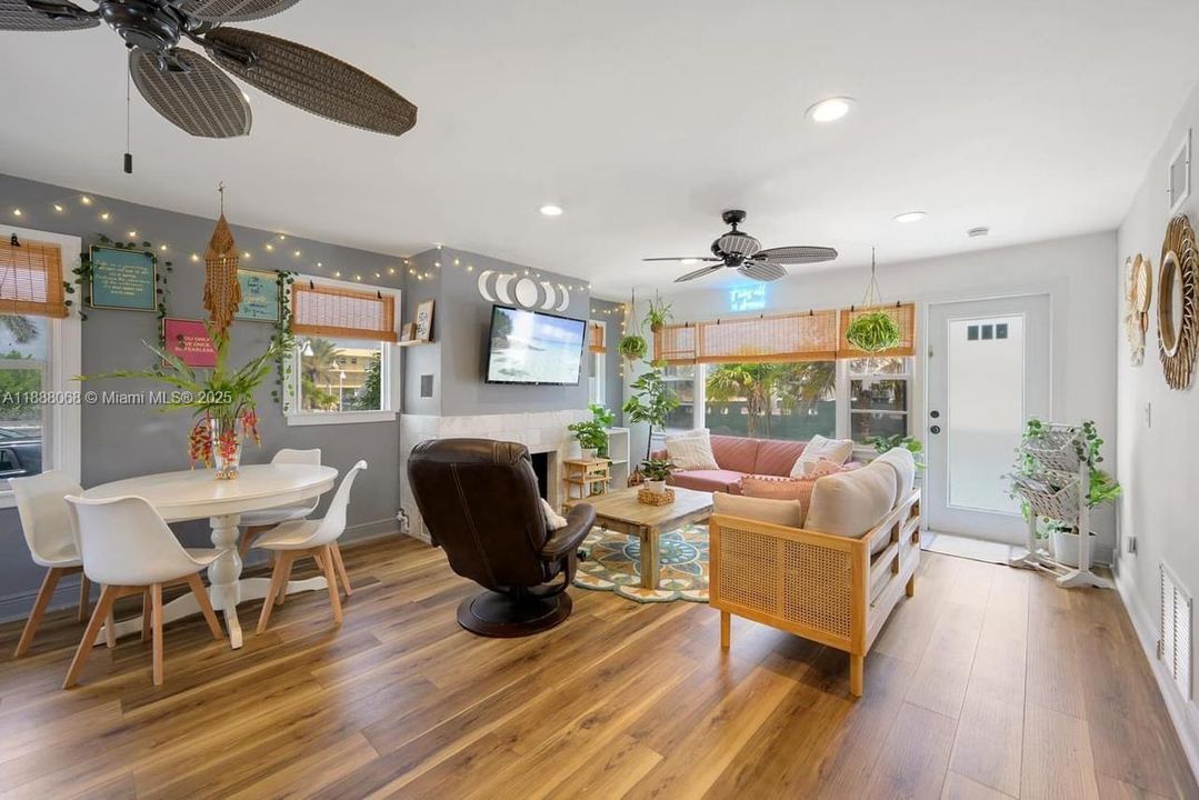 For Rent: $3,800 (2 beds, 1 baths, 806 Square Feet)