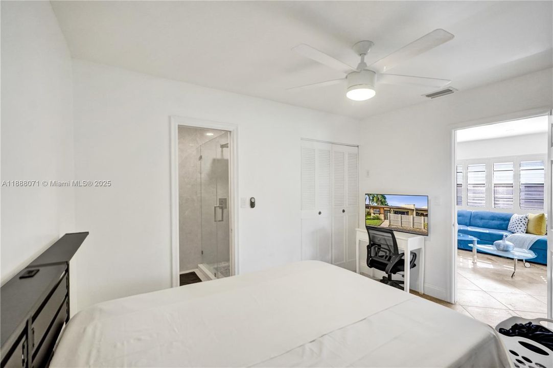 待售: $359,900 (2 贝兹, 2 浴室, 1064 平方英尺)