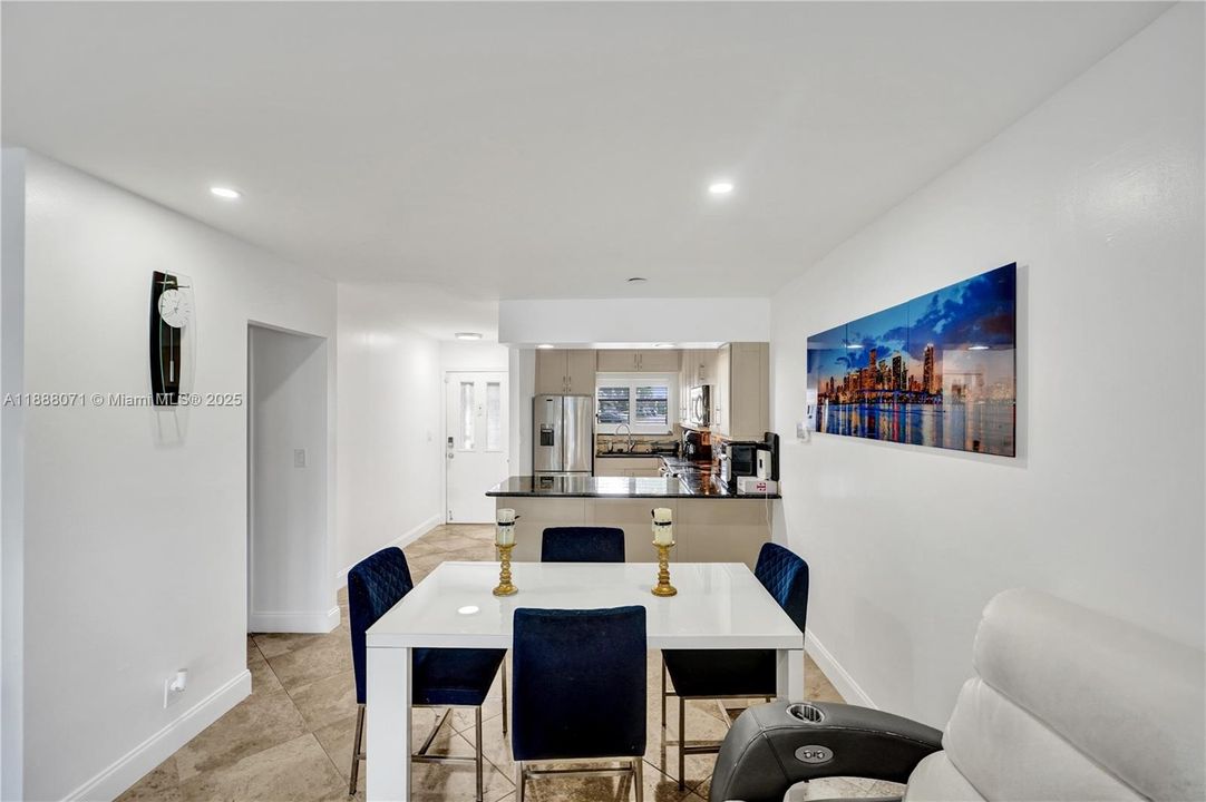 待售: $359,900 (2 贝兹, 2 浴室, 1064 平方英尺)