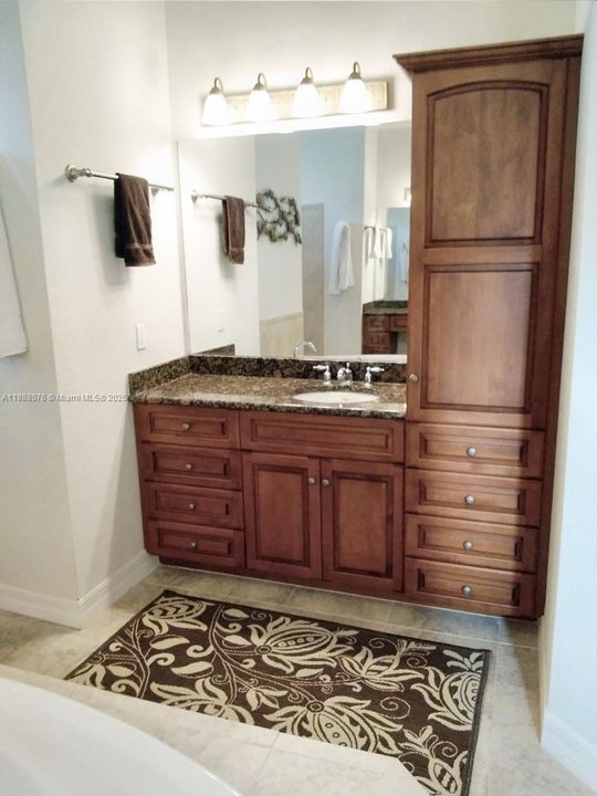 Active With Contract: $1,129,000 (4 beds, 3 baths, 2563 Square Feet)