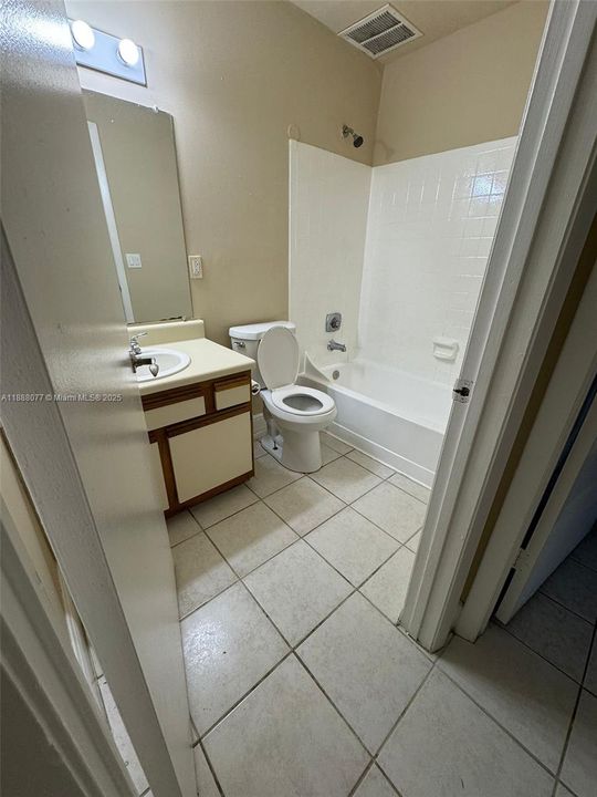 Activo con contrato: $1,500 (1 camas, 1 baños, 785 Pies cuadrados)