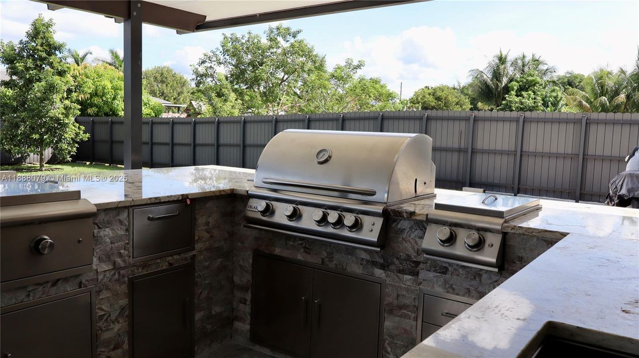 待售: $925,000 (5 贝兹, 3 浴室, 2136 平方英尺)