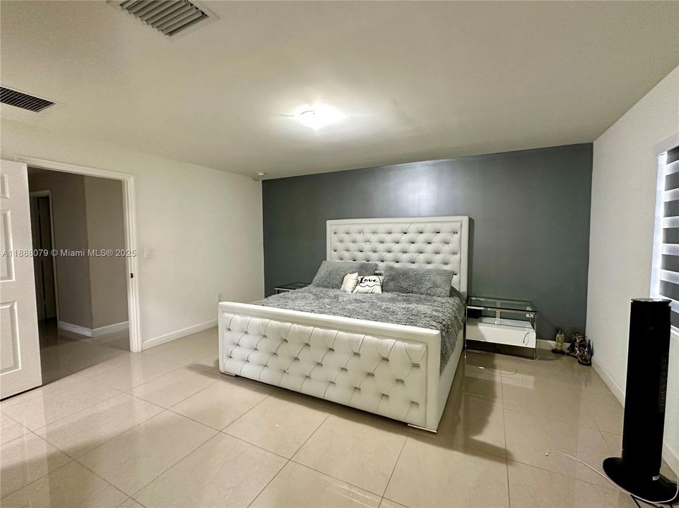 待售: $925,000 (5 贝兹, 3 浴室, 2136 平方英尺)