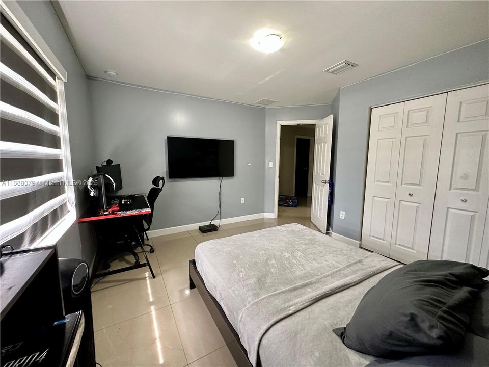 待售: $925,000 (5 贝兹, 3 浴室, 2136 平方英尺)