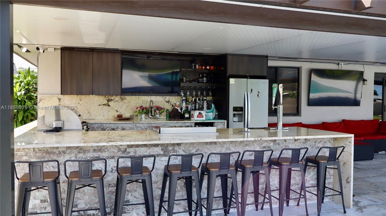 待售: $925,000 (5 贝兹, 3 浴室, 2136 平方英尺)