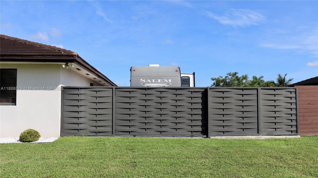 待售: $925,000 (5 贝兹, 3 浴室, 2136 平方英尺)