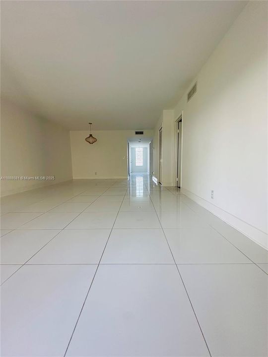 For Sale: $299,999 (2 beds, 2 baths, 1220 Square Feet)