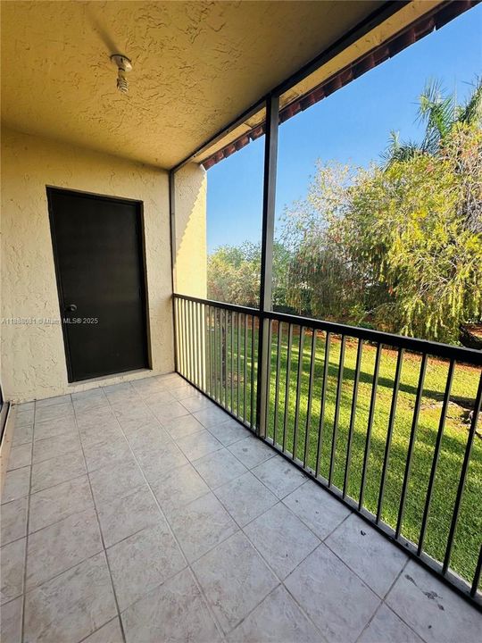 For Sale: $299,999 (2 beds, 2 baths, 1220 Square Feet)