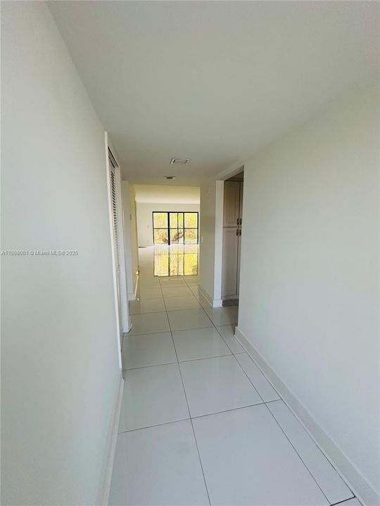 For Sale: $299,999 (2 beds, 2 baths, 1220 Square Feet)