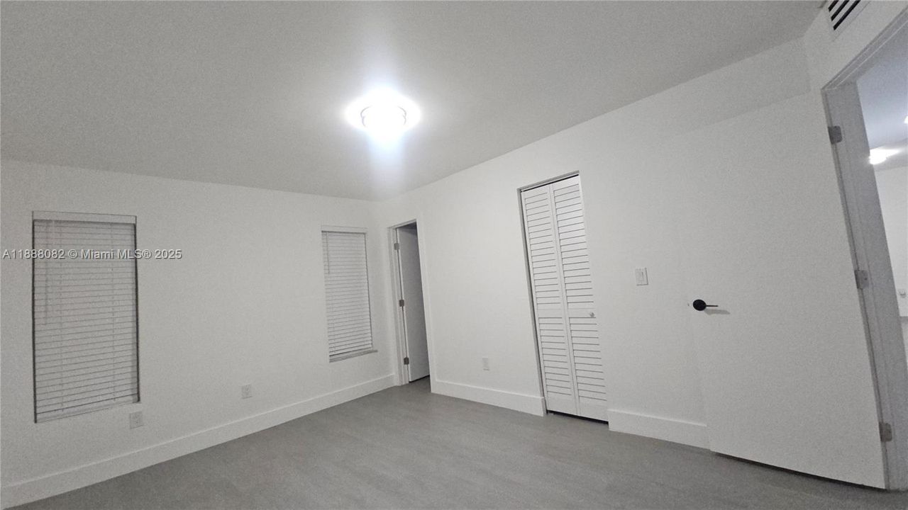 Active With Contract: $139,900 (2 beds, 2 baths, 959 Square Feet)