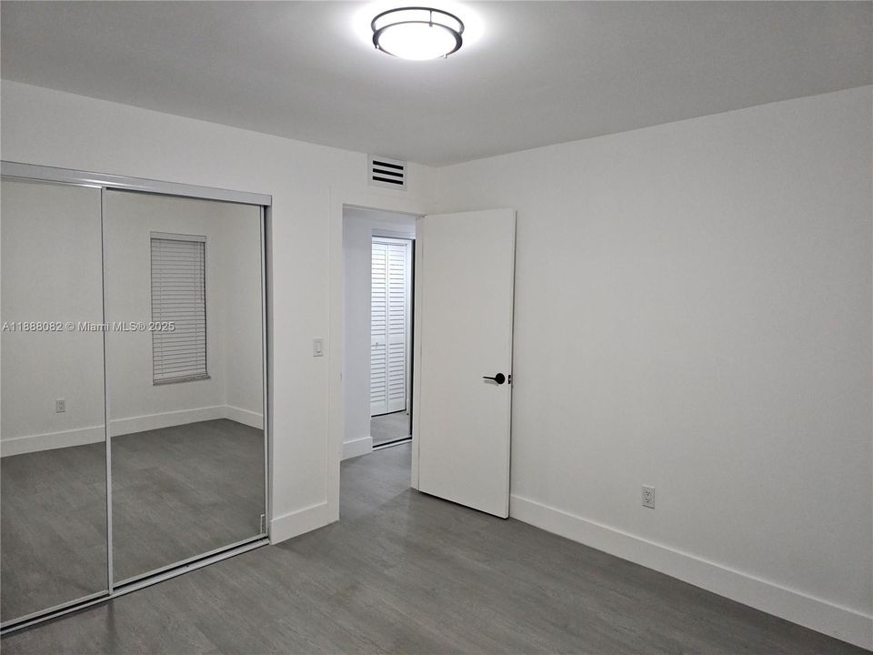 Active With Contract: $139,900 (2 beds, 2 baths, 959 Square Feet)