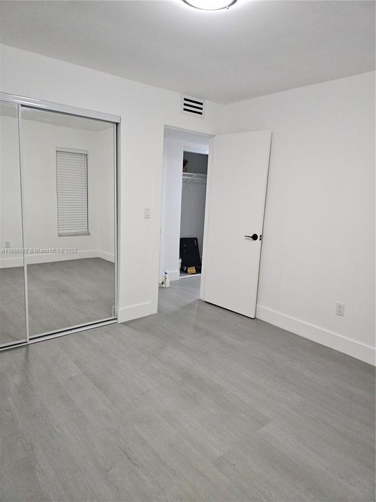 Active With Contract: $139,900 (2 beds, 2 baths, 959 Square Feet)