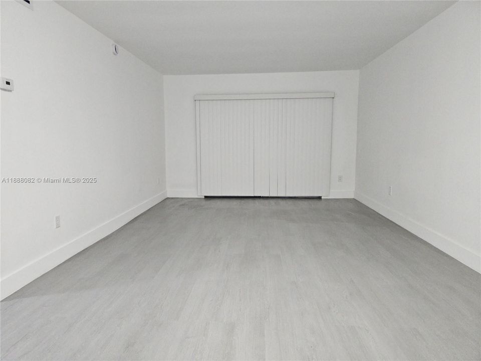 Active With Contract: $139,900 (2 beds, 2 baths, 959 Square Feet)