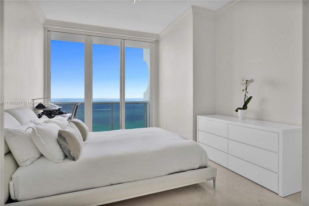 最近售出: $4,200,000 (3 贝兹, 3 浴室, 1940 平方英尺)