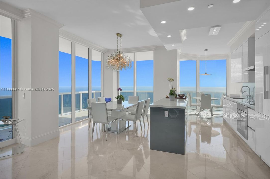 最近售出: $4,200,000 (3 贝兹, 3 浴室, 1940 平方英尺)