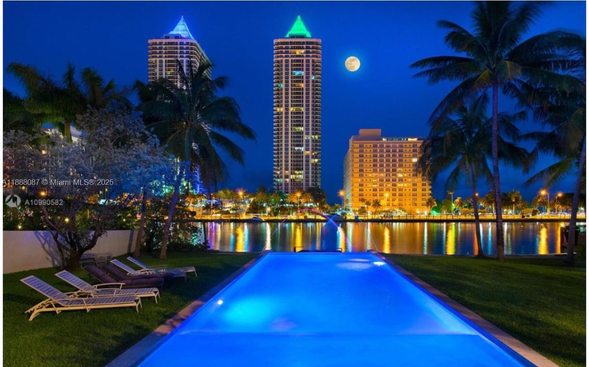 最近售出: $4,200,000 (3 贝兹, 3 浴室, 1940 平方英尺)