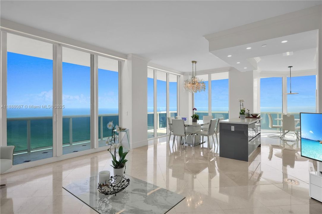 最近售出: $4,200,000 (3 贝兹, 3 浴室, 1940 平方英尺)