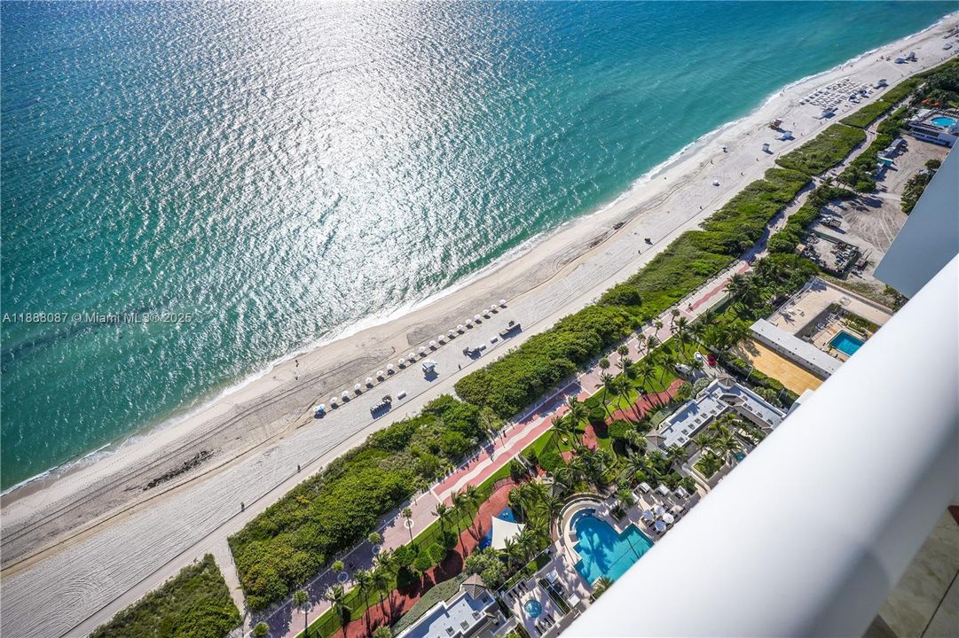 最近售出: $4,200,000 (3 贝兹, 3 浴室, 1940 平方英尺)