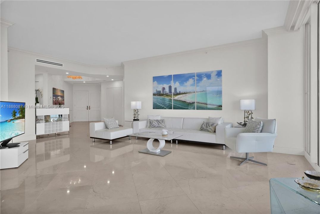 最近售出: $4,200,000 (3 贝兹, 3 浴室, 1940 平方英尺)