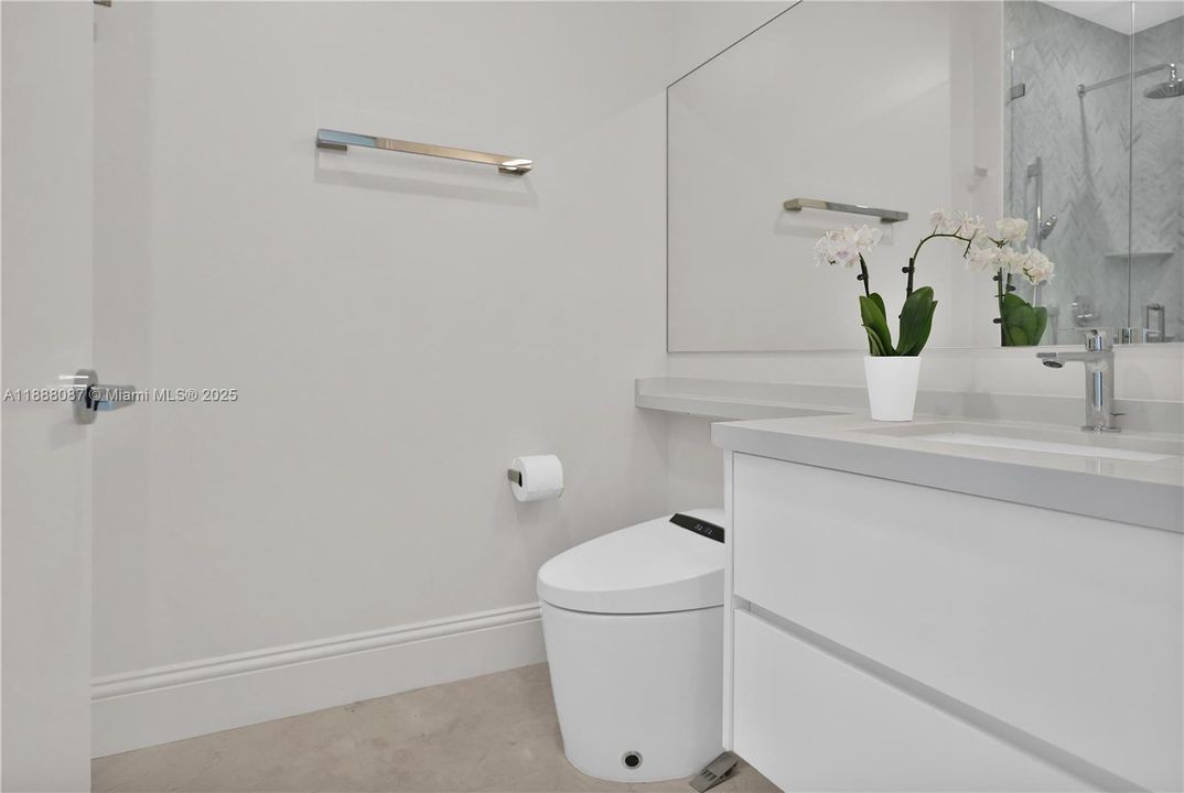 最近售出: $4,200,000 (3 贝兹, 3 浴室, 1940 平方英尺)