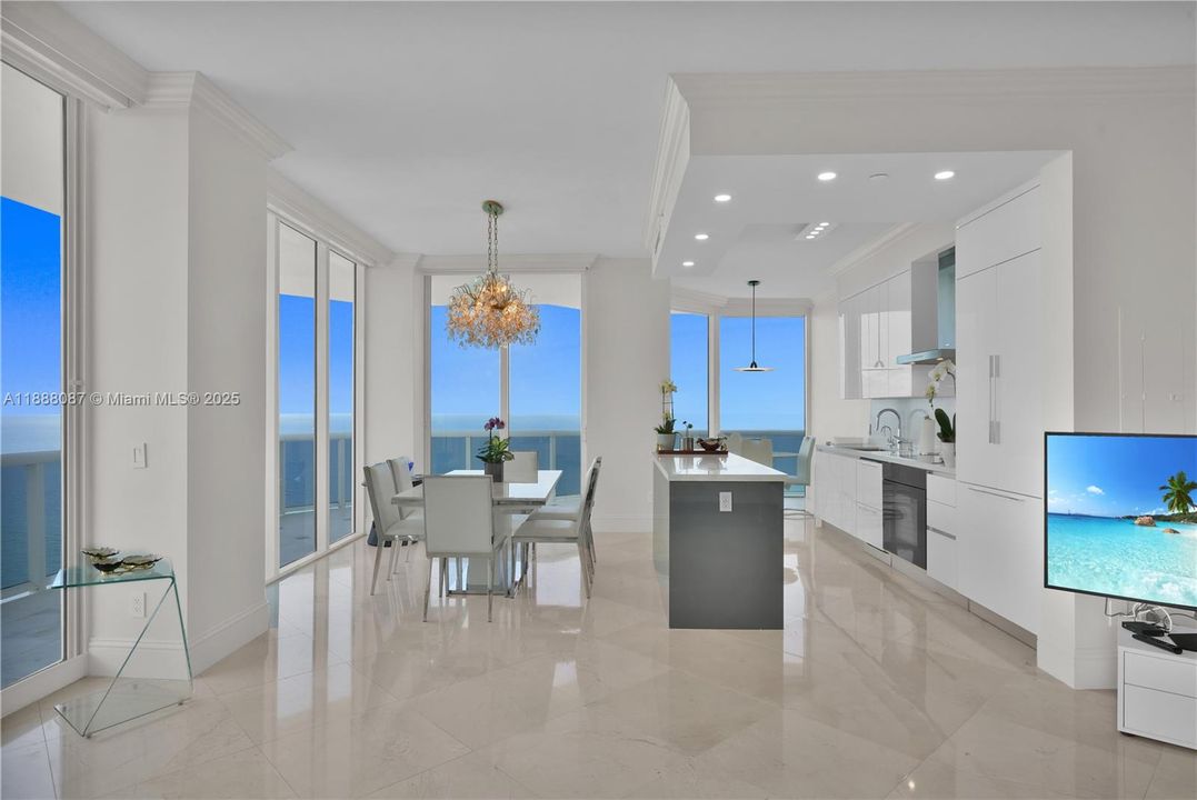 最近售出: $4,200,000 (3 贝兹, 3 浴室, 1940 平方英尺)