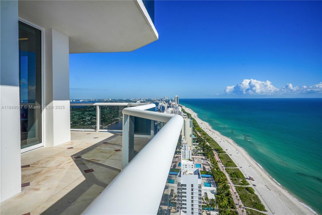 最近售出: $4,200,000 (3 贝兹, 3 浴室, 1940 平方英尺)