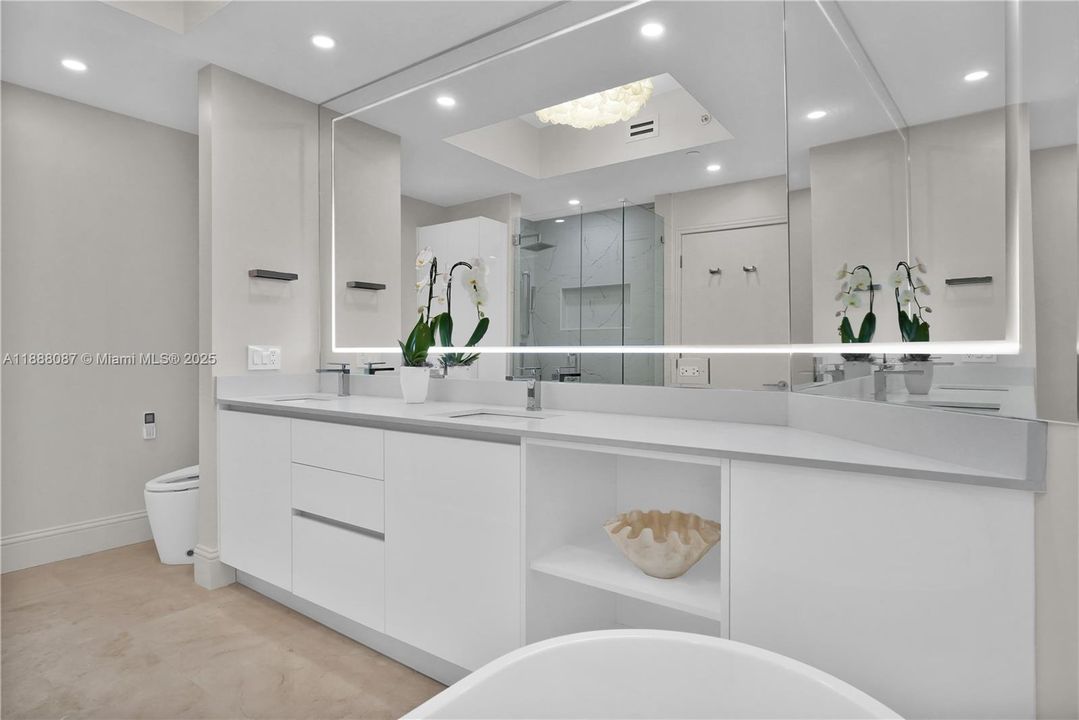 最近售出: $4,200,000 (3 贝兹, 3 浴室, 1940 平方英尺)