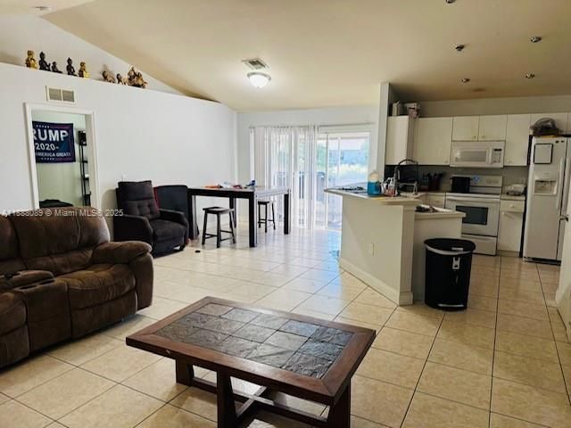 En Venta: $308,000 (3 camas, 2 baños, 1378 Pies cuadrados)