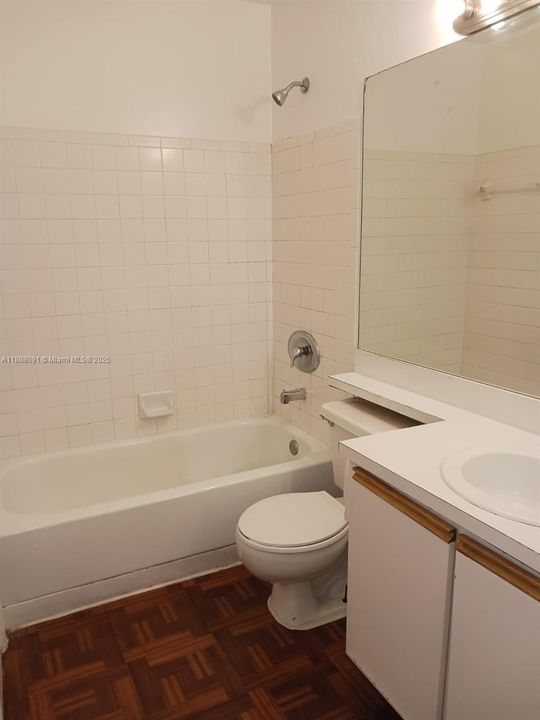 合同活跃: $1,700 (1 贝兹, 1 浴室, 782 平方英尺)