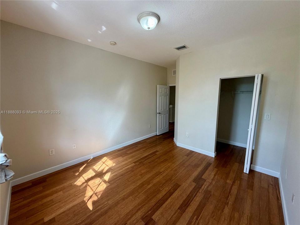 Active With Contract: $3,000 (3 beds, 2 baths, 1733 Square Feet)