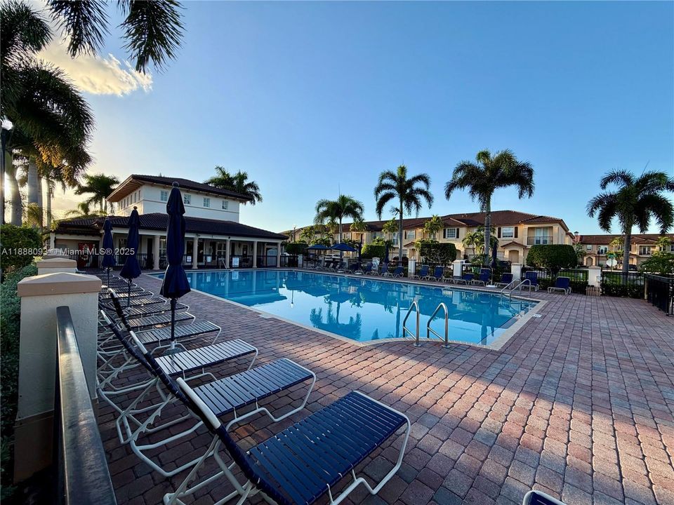 Active With Contract: $3,000 (3 beds, 2 baths, 1733 Square Feet)