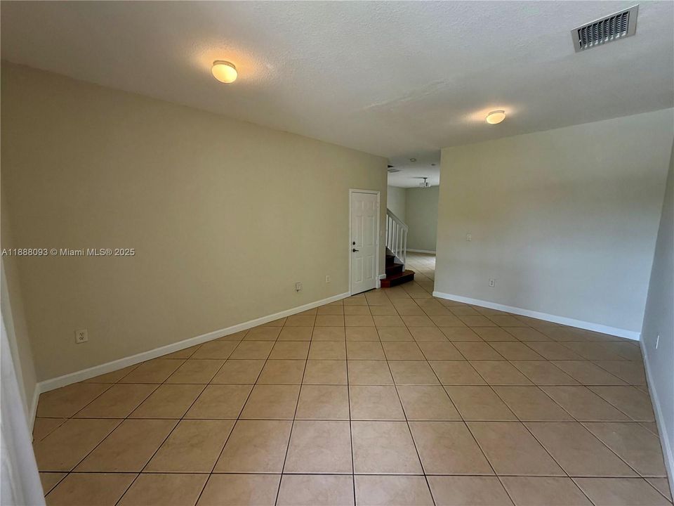 Active With Contract: $3,000 (3 beds, 2 baths, 1733 Square Feet)